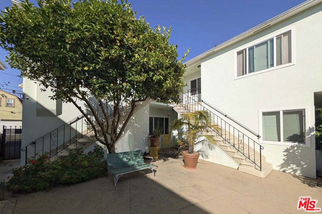 Location can't be beat. Charming top floor 1 bedroom. Sunny and cheerful in a very private setting. North of Montana, near shops, dining, recreation and so much more! Hardwood floors, built ins, dishwasher and in tip top shape! Pets are welcome upon approval. Plenty of street parking. Tenant pays renters insurance, internet/cable, gas and electric. Owner pays for water, trash and sewer. Excellent financials are required.