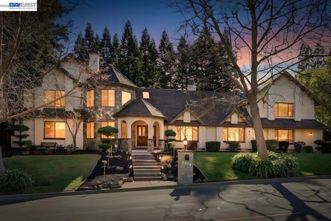 Photo of 5212 Blackhawk Dr, Danville, CA 94506 (MLS # 41126830)