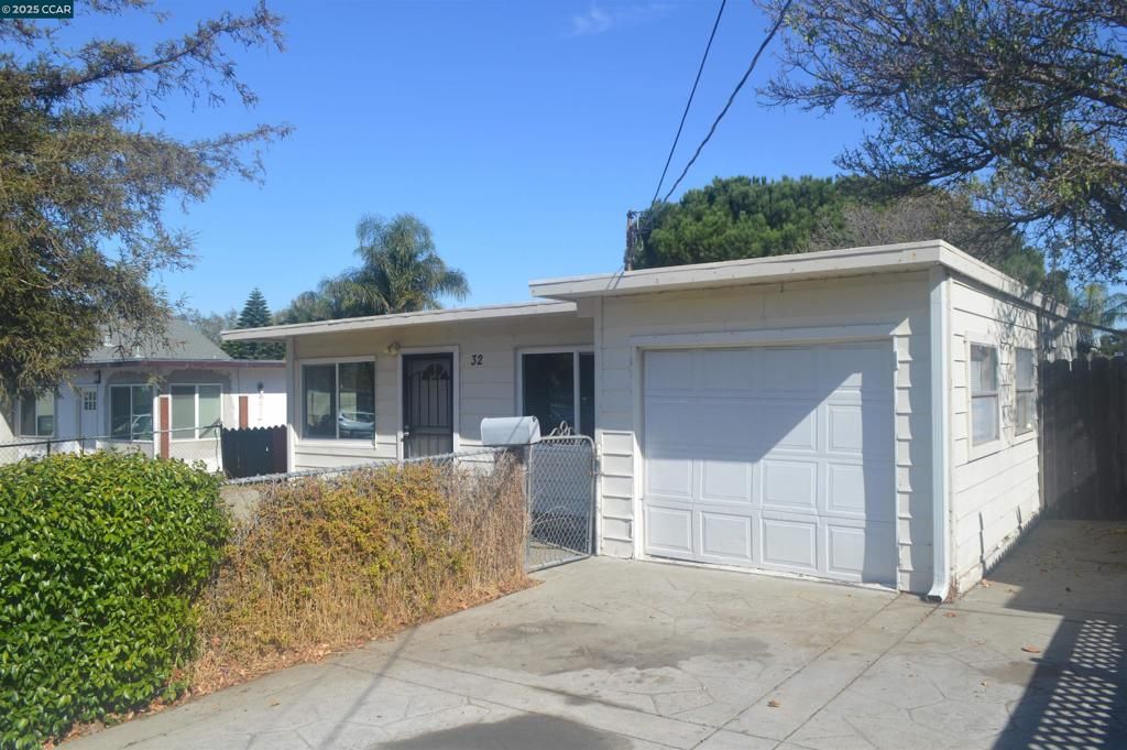 Photo of 32 Inlet Dr Dr, Bay Point, CA 94565 (MLS # 41115161)
