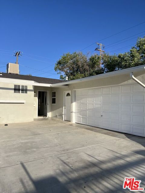 Photo of 44802 Andale Avenue, Lancaster, CA 93535 (MLS # 26731995)