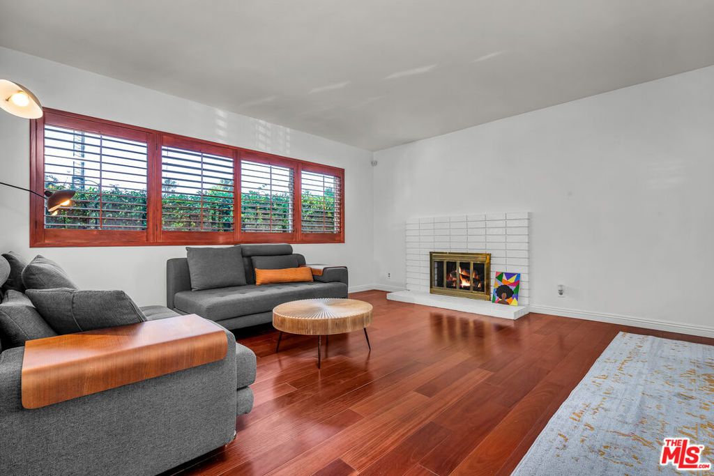 Photo of 2925 Dona Susana Drive, Studio City, CA 91604 (MLS # 25623249)