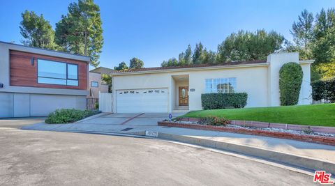 Photo of 2925 Dona Susana Drive, Studio City, CA 91604 (MLS # 25623249)