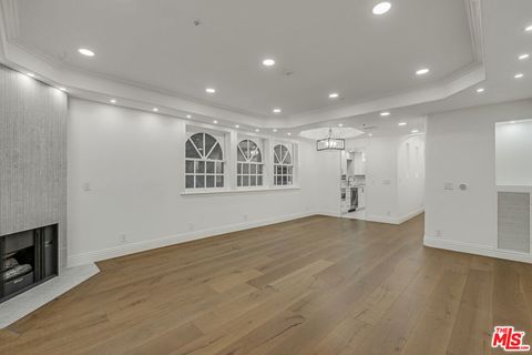 Photo of 342 N Palm Dr #102, Beverly Hills, CA 90211 (MLS # 25627597)