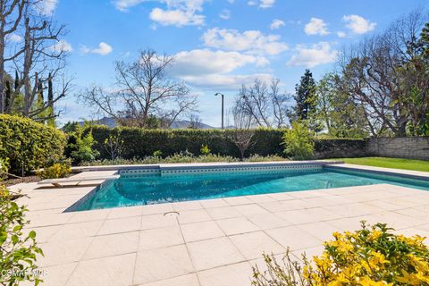 Tiny photo for 29918 Oakvista Court, Agoura Hills, CA 91301 (MLS # 226001012)