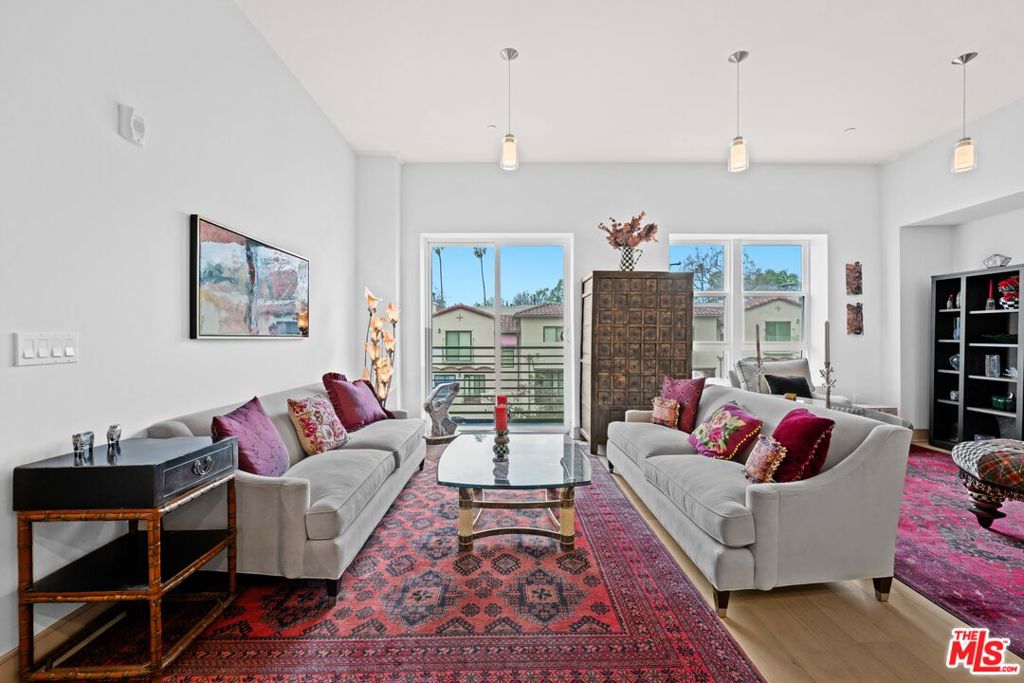 820 Mission Street 211