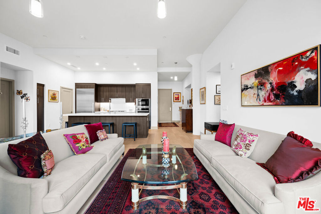 820 Mission Street 211