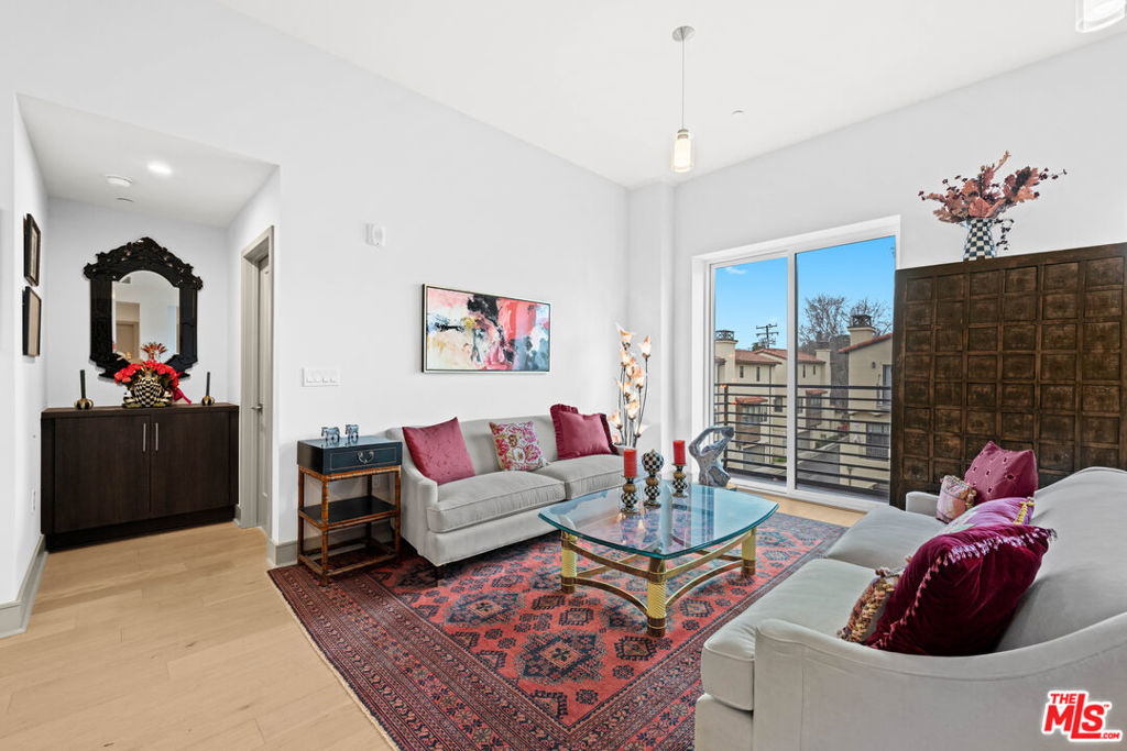 820 Mission Street 211