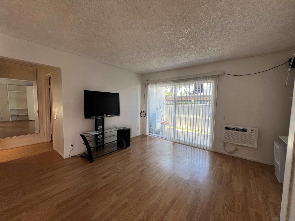 8043 Caminito De Pizza B