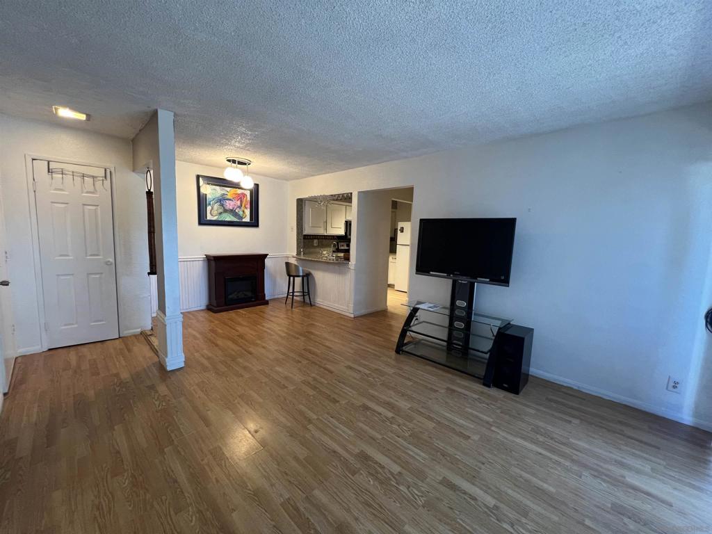 8043 Caminito De Pizza B