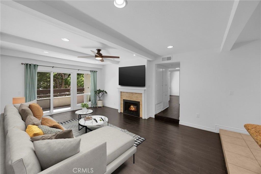 21372 Brookhurst 526