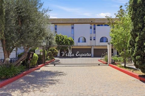 Photo of 5218 Lindley Avenue #3, Encino, CA 91316 (MLS # SR26099119)