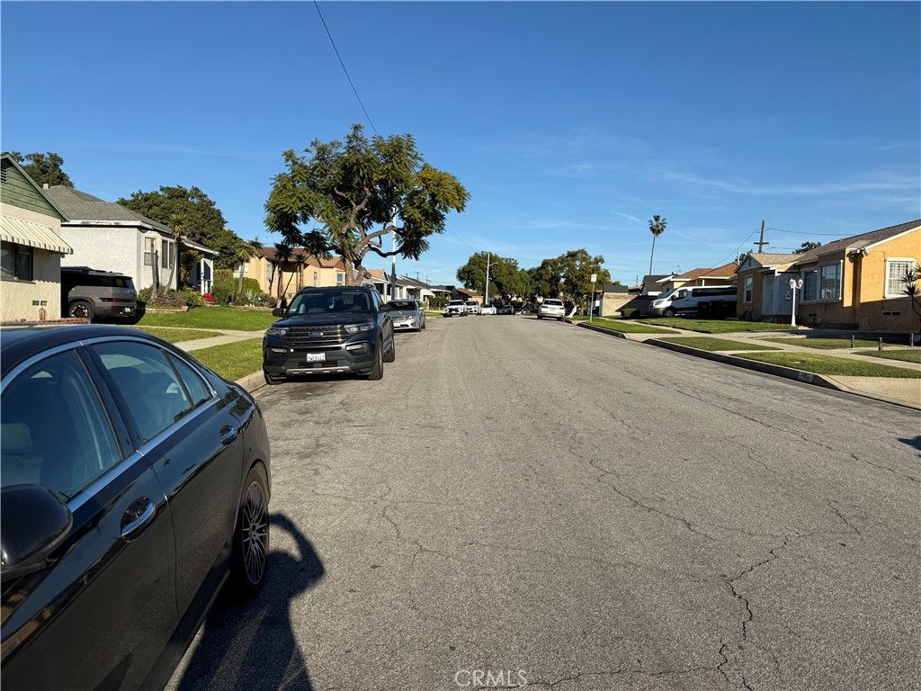 Photo of 1917 Lohengrin St, Los Angeles, CA 90047 (MLS # MB26007864)