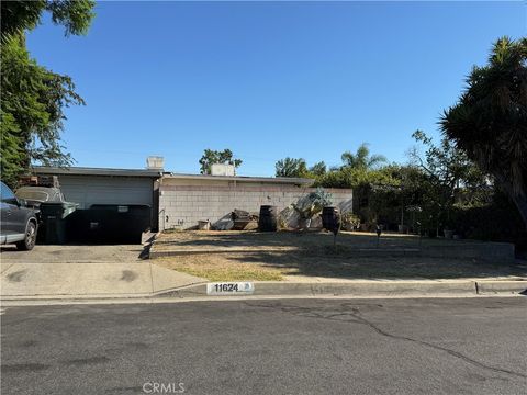 Photo of 11624 Starlight Avenue, Whittier, CA 90604 (MLS # PW25178602) Photo of 11624 Starlight Avenue, Whittier, CA 90604 (MLS # PW25178602)