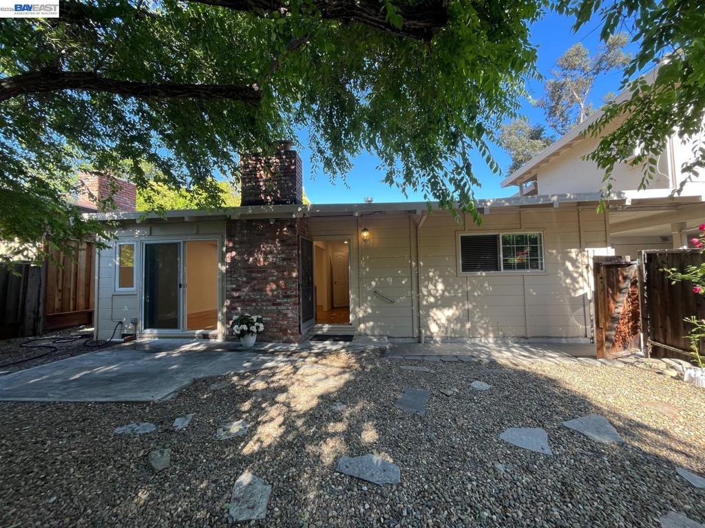1594 Morgan Ln.