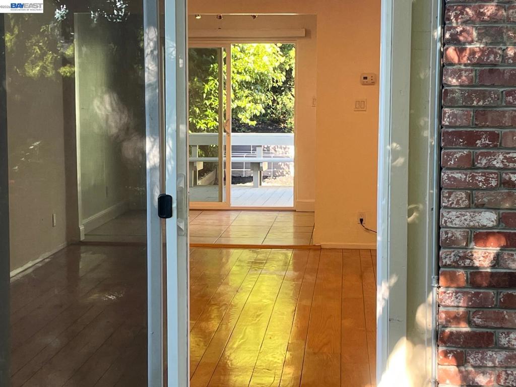 1594 Morgan Ln.
