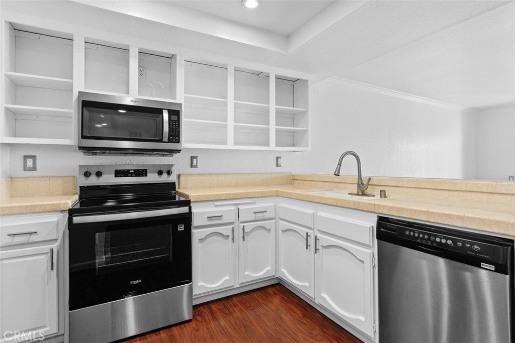 7215 Apricot, Irvine CA 92618 - Photo 14