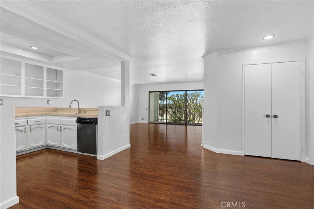 7215 Apricot, Irvine CA 92618 - Photo 10