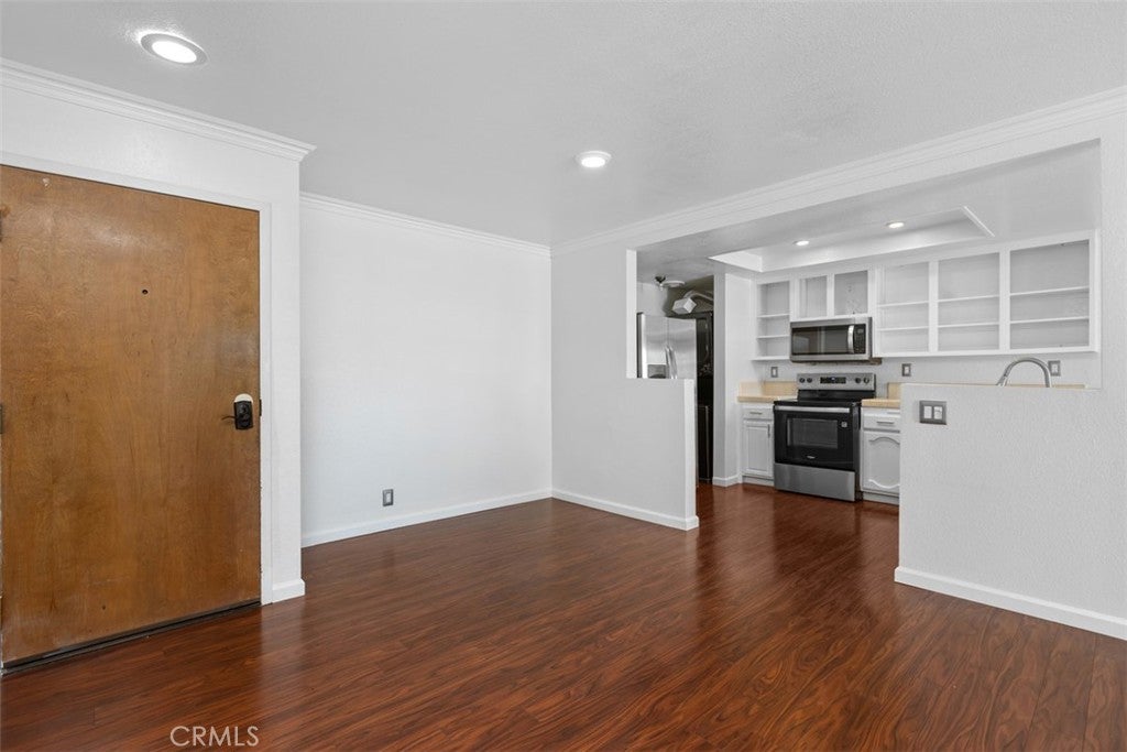 7215 Apricot, Irvine CA 92618 - Photo 8