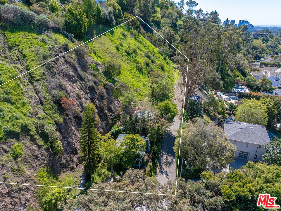 Photo of 1418 Lindacrest Drive, Beverly Hills, CA 90210 (MLS # 25606321)