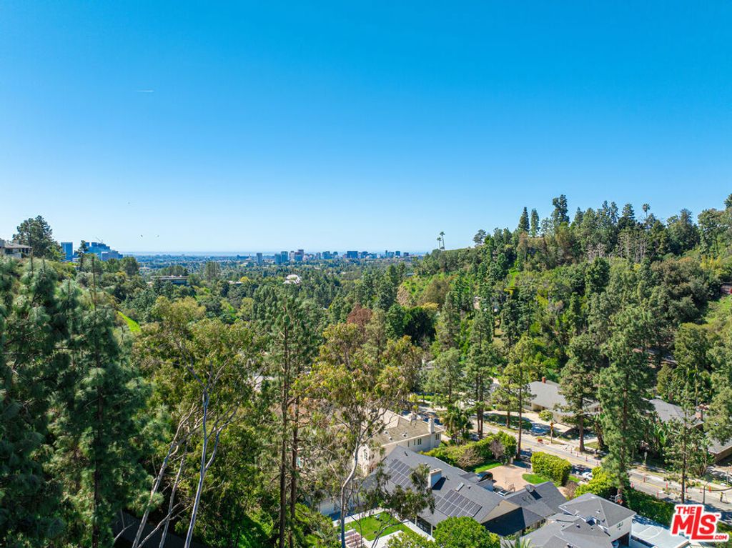 Photo of 1418 Lindacrest Drive, Beverly Hills, CA 90210 (MLS # 25606321)