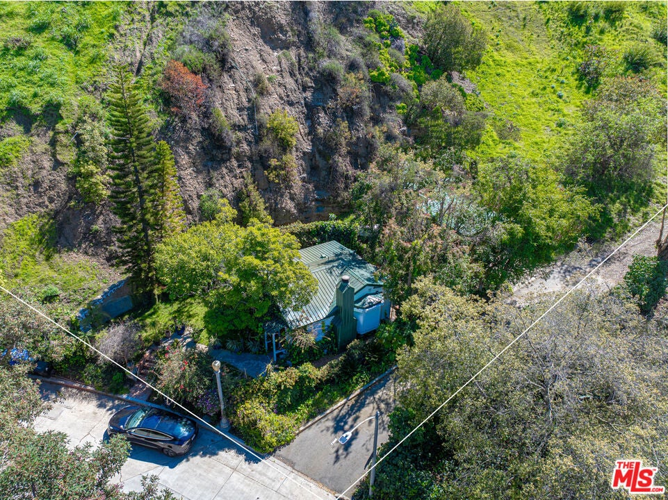 Photo of 1418 Lindacrest Drive, Beverly Hills, CA 90210 (MLS # 25606321)