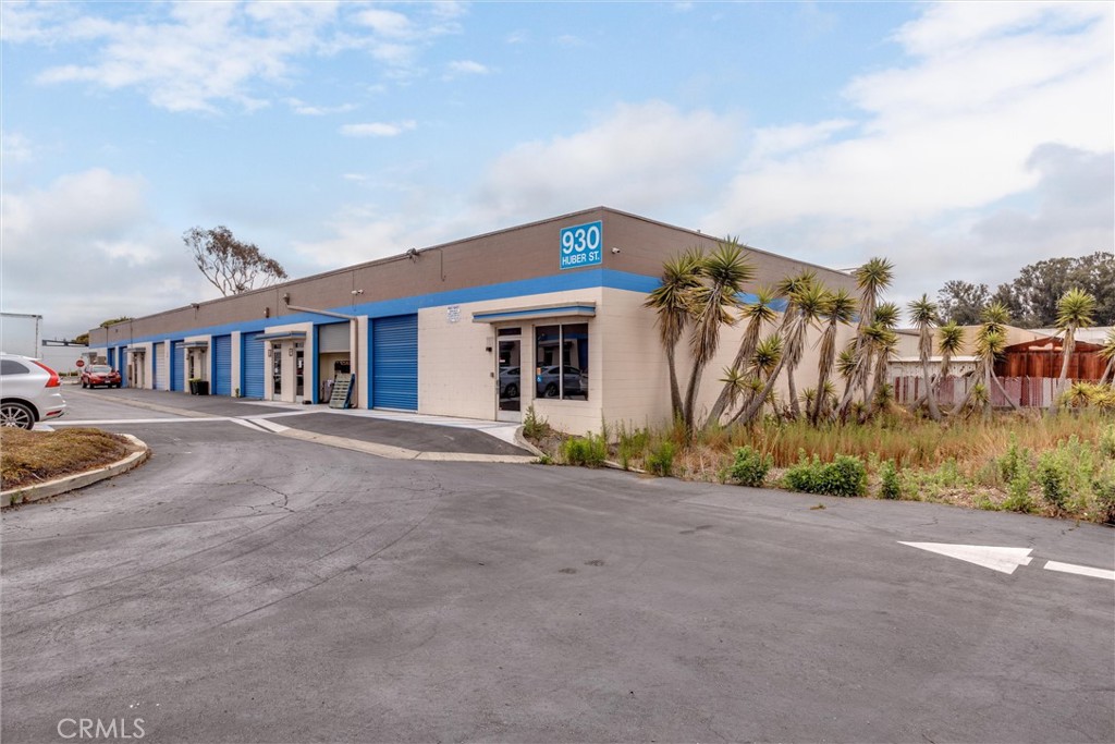 Versatile industrial condo located in Grover Beach’s sought-after Green Zone. Unit H at 930 Huber is part of a well-maintained commercial/industrial condominium development, offering approximately 1,935 sq ft of flexible space for a wide range of permitted uses. Previously utilized as a cannabis warehouse, the unit is currently approved for a cannabis license, which may be transferable to the new owner (subject to city and state approval).
The interior includes high ceilings, a private office, conference room, kitchenette, and bathroom—providing a turnkey environment for both operational and administrative needs. Three built-in storage containers (C-Trains) and lofted storage above offer excellent functionality. Additional features include a tall roll-up door for easy loading/unloading and a pre-installed security system.
Zoned for commercial/industrial/condo use, the complex hosts a mix of businesses including a bakery, cabinet maker, and automotive services, fostering a dynamic and collaborative setting. Conveniently situated along the Central California coast, this location supports both localized production and broader distribution logistics. A rare opportunity for businesses within or outside the cannabis industry to establish a presence in a prime, flexible-use property. Buyers to verify all permitted uses and license transferability with the City of Grover Beach.