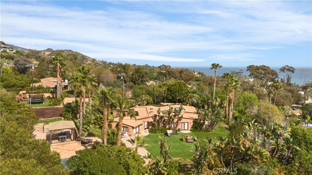 Photo of 27409 Pacific Coast Highway, Malibu, CA 90265 (MLS # SR26023700)