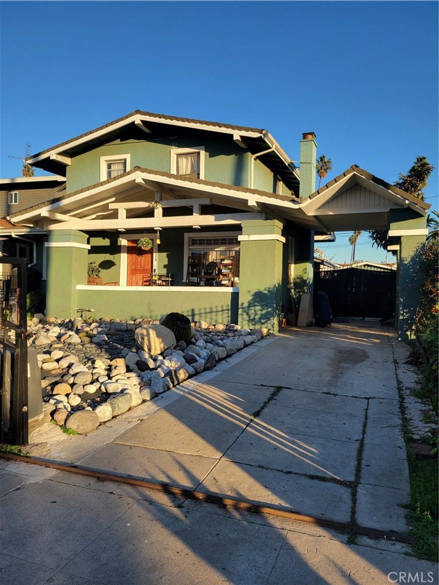 Lovely Craftsman two story house in the best part of Los Angeles. Spacious, easy flowing home with a lot of natural lighting. Wood flooring in bedrooms. The rest of the house has tile flooring. 2 bedrooms, 1 full bathroom upstairs, and 1 bedroom, 1 bathroom downstairs. Downstairs bathroom has a shower. Step down into a large family room with a wet bar and a laundry closet. Laundry connections also available in garage. Spacious backyard with shed and lots of fruit trees, including bananas, lemons, guava, figs, and pomegranates. Open work/storage area behind garage. Property is located in the mid city area of Los Angeles, minutes away from Downtown LA in one direction, and minutes away from the beach in the other direction. Also, close access to the 10 freeway. The neighborhood is vibrant with restaurants, shopping centers and art centers nearby. Make your appointment to come see this gem!