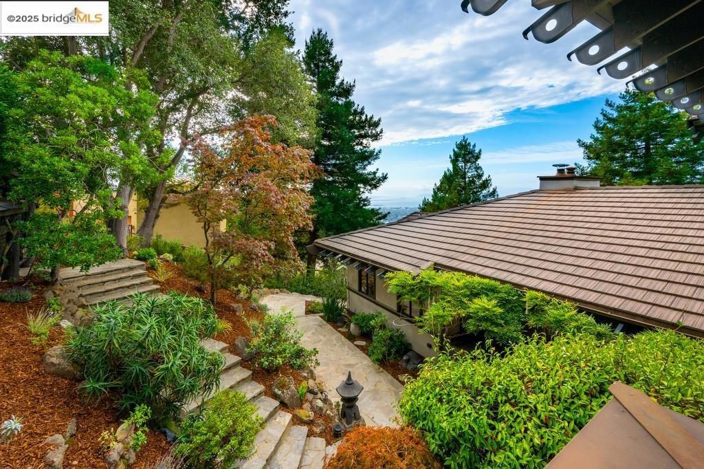 Photo of 25 Dartmouth Dr Dr, Berkeley, CA 94705 (MLS # 41115535)