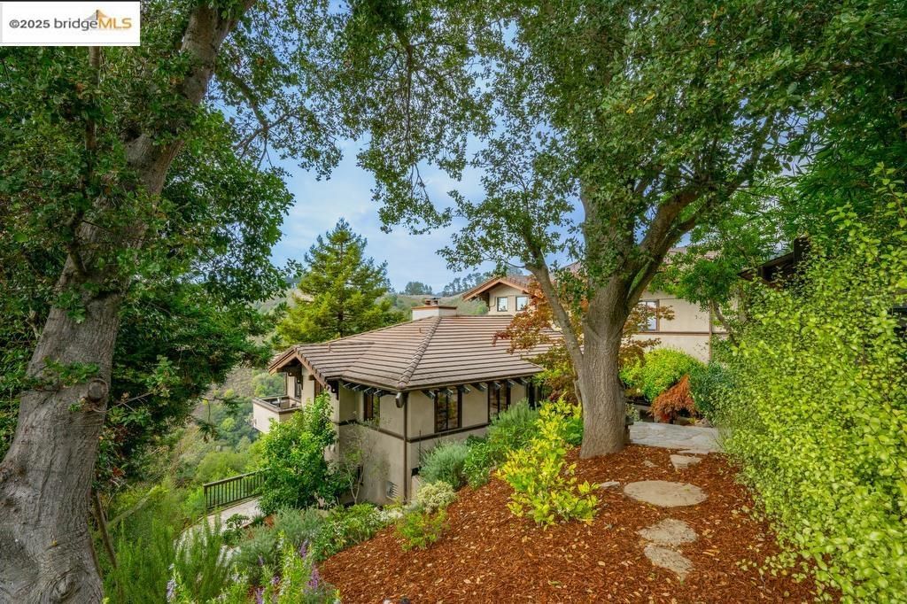 Photo of 25 Dartmouth Dr Dr, Berkeley, CA 94705 (MLS # 41115535)
