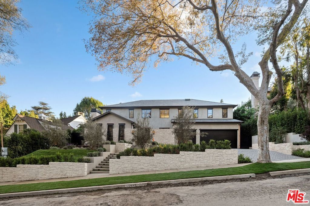 Photo of 10444 Charing Cross Road, Los Angeles, CA 90024 (MLS # 25599069)