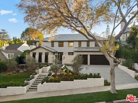 Photo of 10444 Charing Cross Road, Los Angeles, CA 90024 (MLS # 25599069)