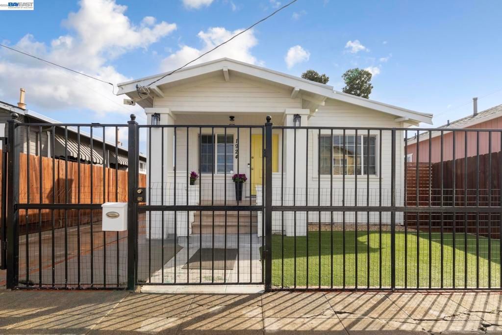 Photo of 1924 1924 84th Ave Ave, Oakland, CA 94621 (MLS # 41125852)