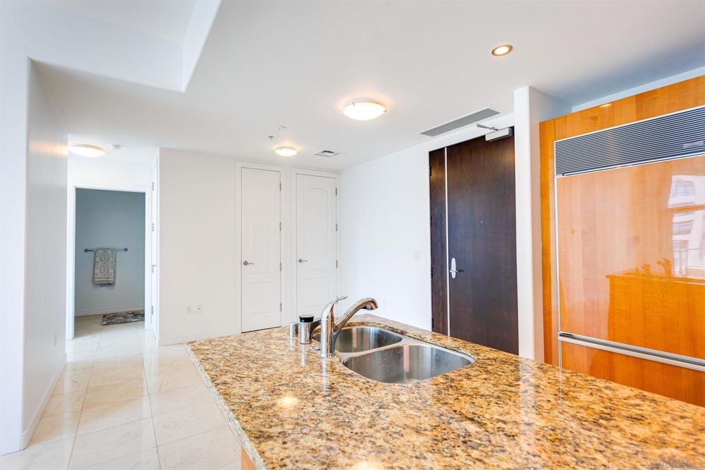 550 Front St 402