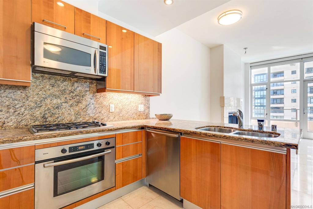 550 Front St 402