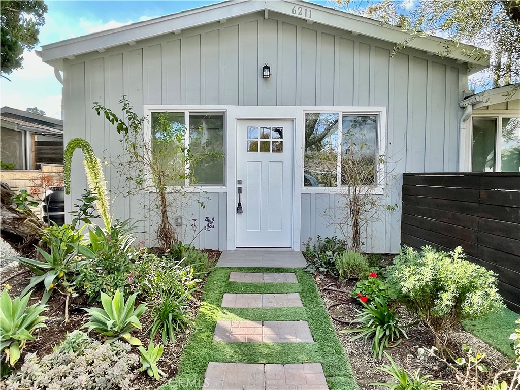 Fantastic private modern ADU in Woodland Hills. Bright and light unit features two bedrooms, one bath, cozy living area a modern kitchen, and a lovely gated yard. Newer floors, recessed lighting, A/C in each bedroom and in the living room. The full kitchen offers plenty cabinets and quartz countertops. Walk-in closet in one room with a barn door, and mirrored closet doors in second room. Laundry nook with Washer & Dryer and utility sink. The spacious bathroom offers a nice seize shower with tile flooring and modern vanity. The ADU has a separate and private entrance with gated front yard. Plenty of available street parking. Prime location within minutes away from Warner Center, 101 Freeway, The Village at Topanga, Topanga Westfield Mall, and public transportation. Tenant pays for own electricity and pro-rated water use. You don't want to miss out on this one!
EXCLUSIONS: