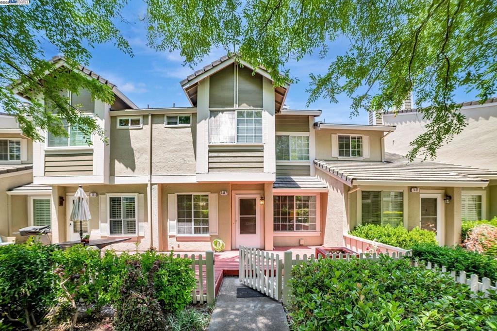 Properties 1 7407 Oxford Cir