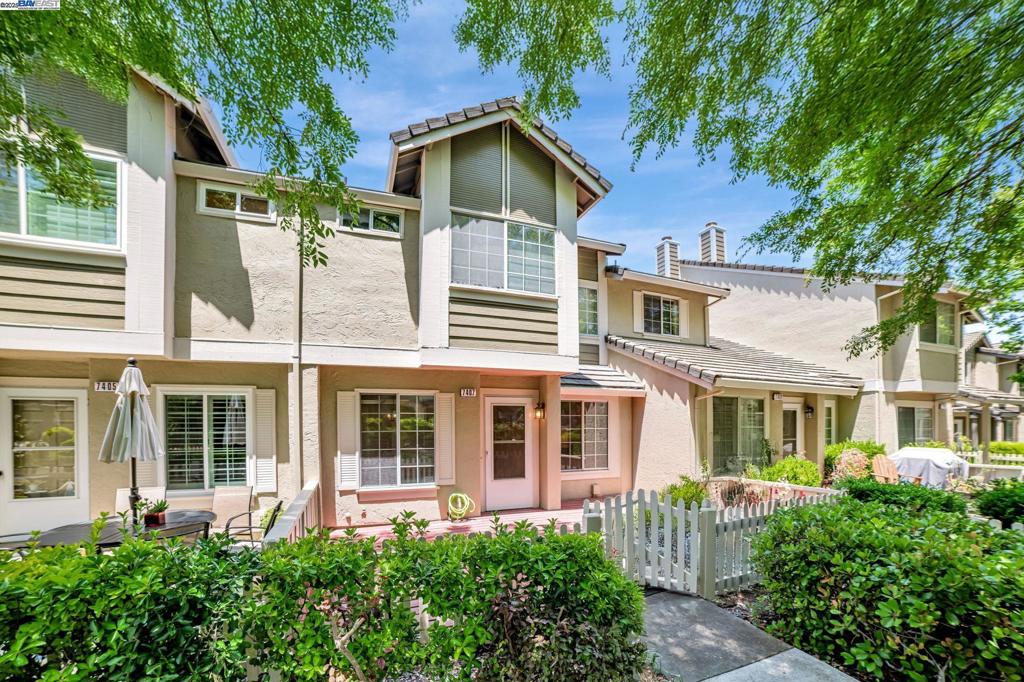 Properties 2 7407 Oxford Cir