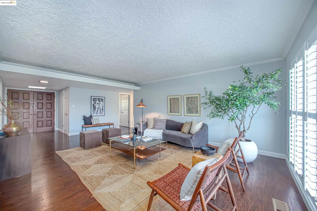 LAND PARK - Residential