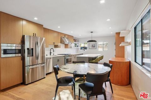 Photo of 838 N Mansfield Avenue #102, Los Angeles, CA 90038 (MLS # 25597253) Photo of 838 N Mansfield Avenue #102, Los Angeles, CA 90038 (MLS # 25597253)