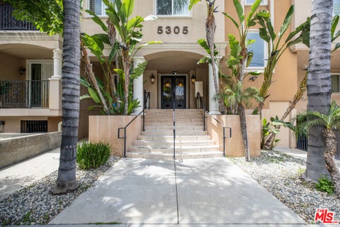 Photo of 5305 Bellingham Avenue #102, Valley Village, CA 91607 (MLS # 26912641)