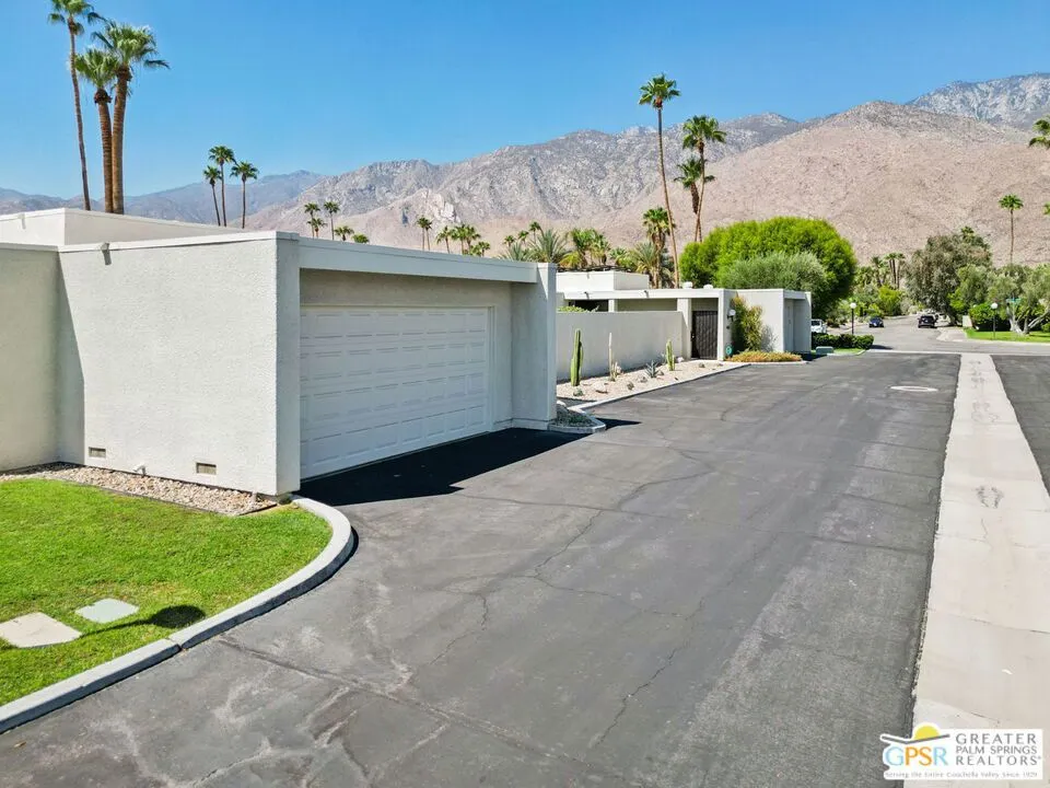 Palm Springs, California 92264, United States, 2 Bedrooms Bedrooms, ,3 BathroomsBathrooms,Residential,Active,189027