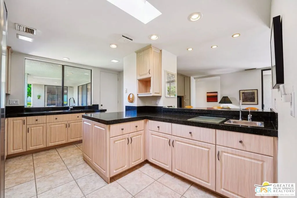 Palm Springs, California 92264, United States, 2 Bedrooms Bedrooms, ,3 BathroomsBathrooms,Residential,Active,189027