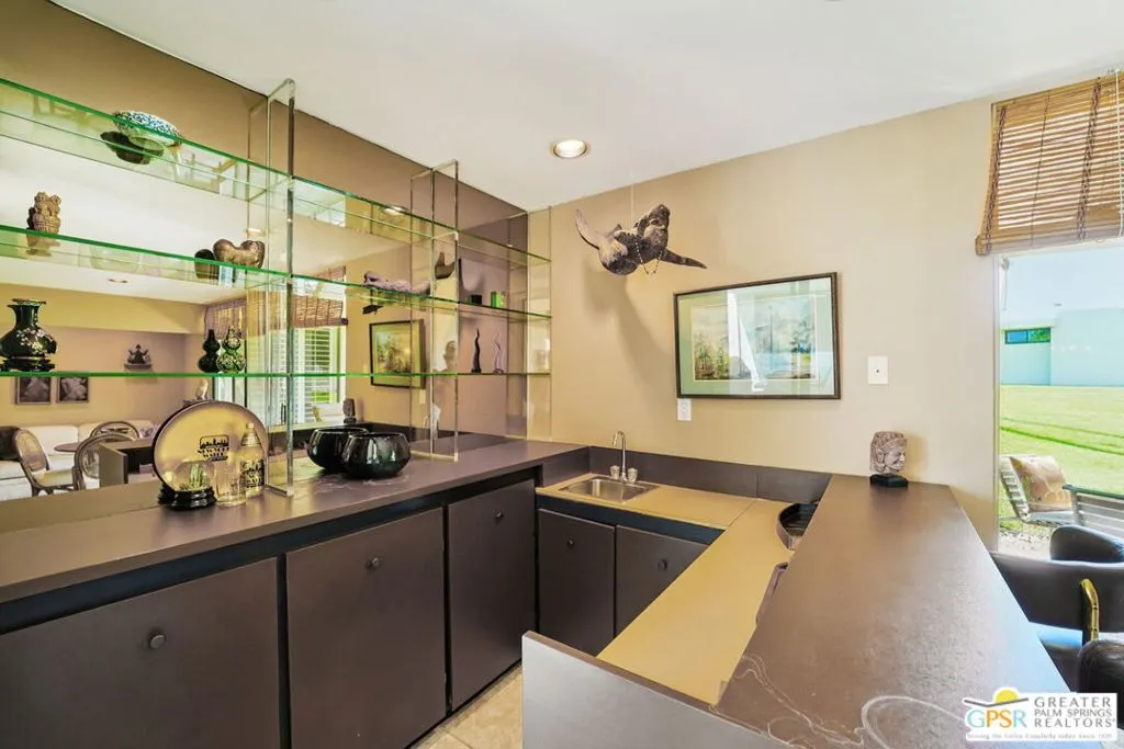 Palm Springs, California 92264, United States, 2 Bedrooms Bedrooms, ,3 BathroomsBathrooms,Residential,Active,189027