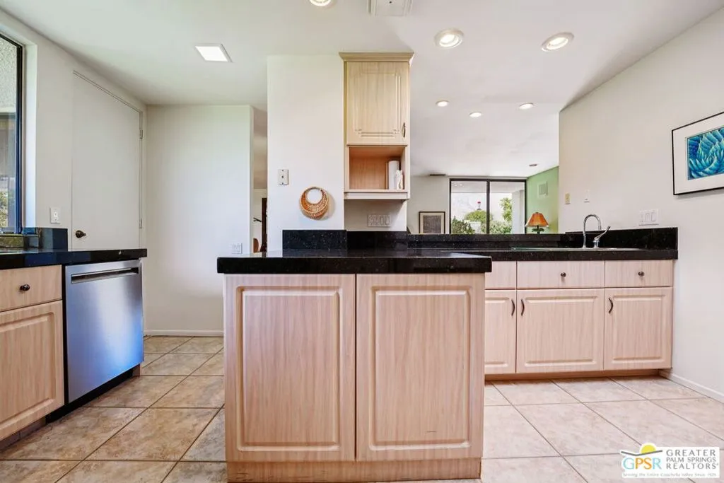 Palm Springs, California 92264, United States, 2 Bedrooms Bedrooms, ,3 BathroomsBathrooms,Residential,Active,189027