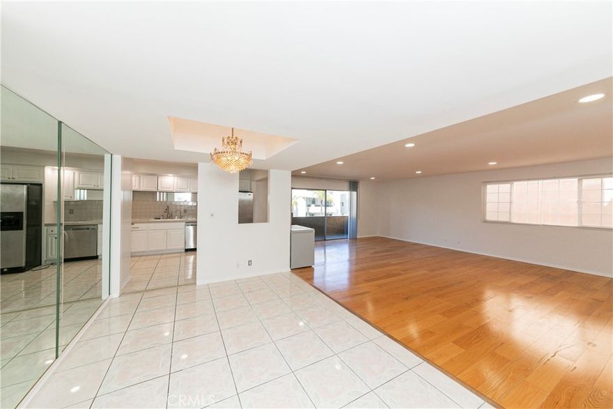 Stylish city living in the bright and airy 2 Bed/2 Bath end unit .This home has been freshly updated with new paint throughout and new recessed light that accentuates the spacious open layout.

Balcony with living room window invite in abundant natural light.

The living room and dinning room is ideal for relaxed everyday living.

Desire neighborhood , close to park , museum, shopping , shops, cafe's .

Secure condo building with gated , well maintained area.