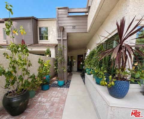 Photo of 117 Via Colinas, Thousand Oaks, CA 91362 (MLS # 26850473)