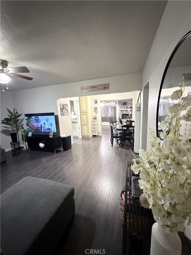 Properties 2 923 S Vine