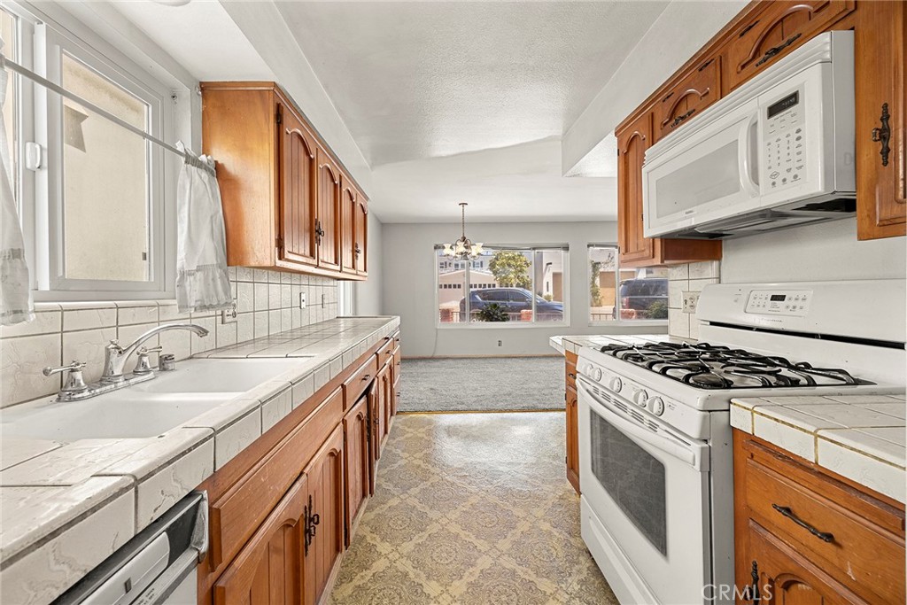 Newport Beach, California, 92661, United States, 4 Bedrooms Bedrooms, ,3 BathroomsBathrooms,Residential,Active,2041644