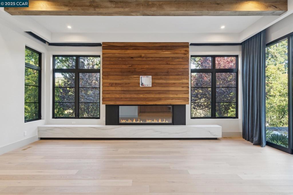 HAPPY VALLEY - Residential